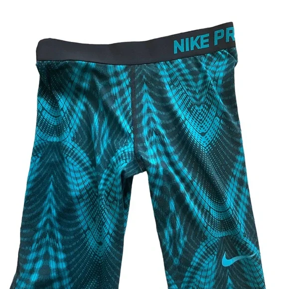 Nike pro size small - Picture 9 of 10